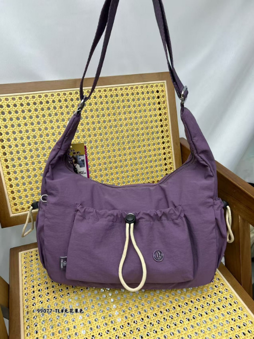 Chi Leopard Crossbody torba – najlon, horizontalni kvadratni oblik, zatvaranje na zip, unutarnji džep sa zipom