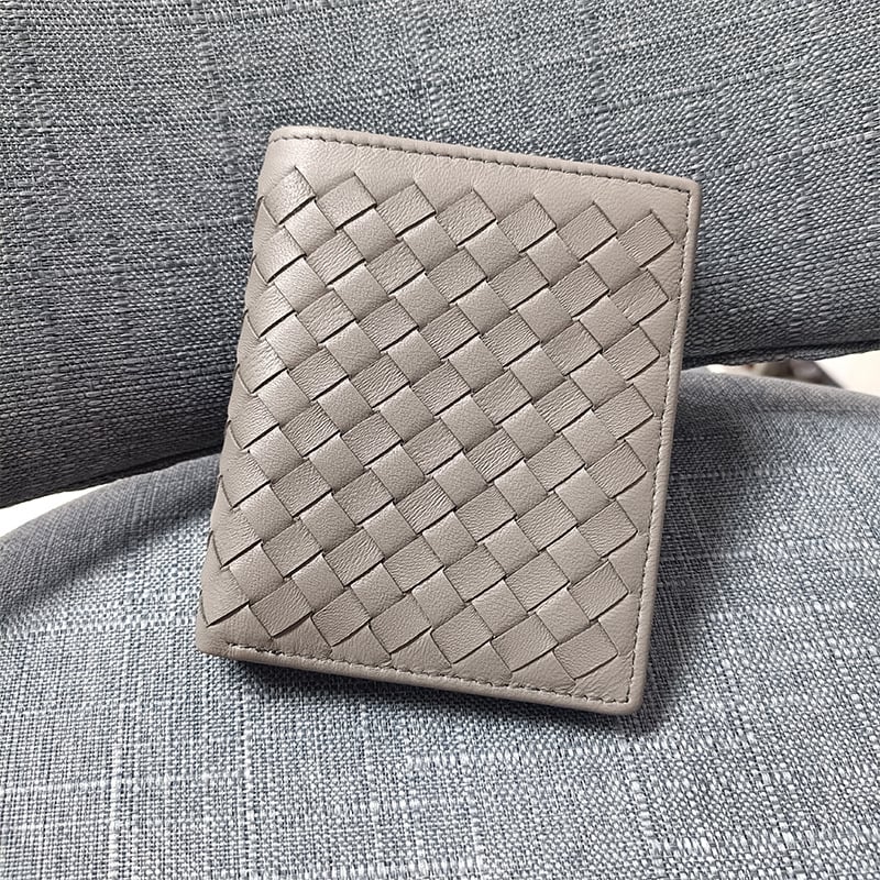 Vyrinė trumpa odinė piniginė su rankų austu avies odos įdėklu, plonas dviejų skyrių dizainas