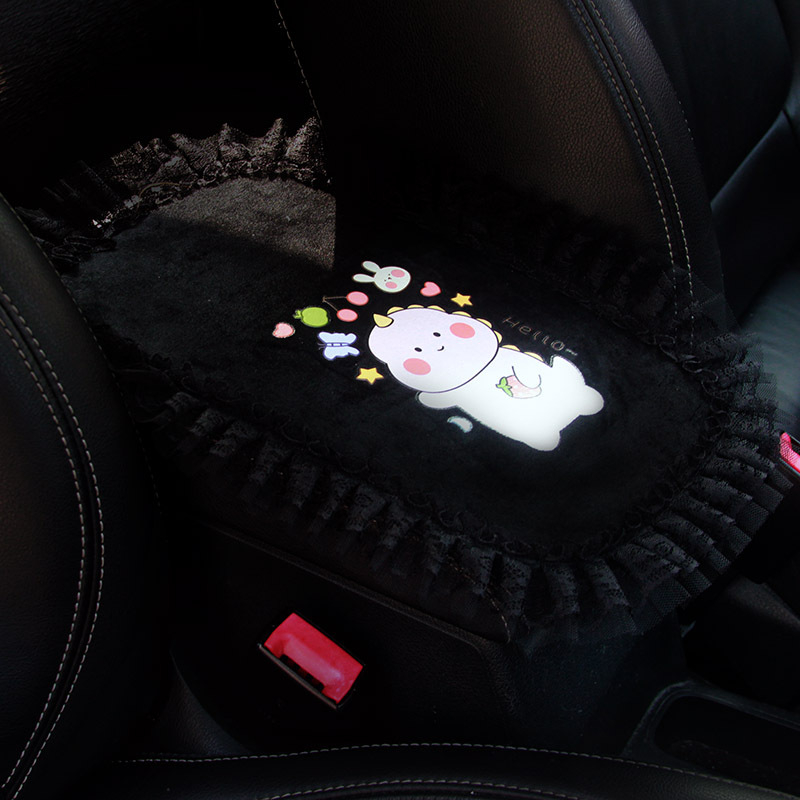 Automašīnas centrālās rokas balstāmās spilventiņš ar karikatūras mežģīņu dizainu; velūra materiāls; zīmols Vika; piemērots atveramai rokasbaltei