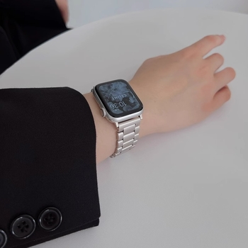 Apple Watch szíj rozsdamentes acélból, masszív dizájn, pillangó csattal, letisztult stílus