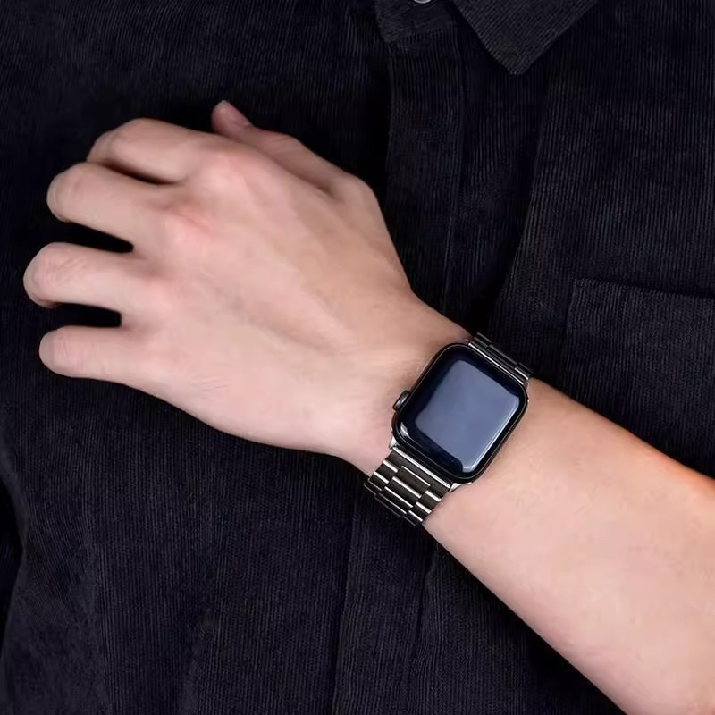 Apple Watch szíj rozsdamentes acélból, masszív dizájn, pillangó csattal, letisztult stílus