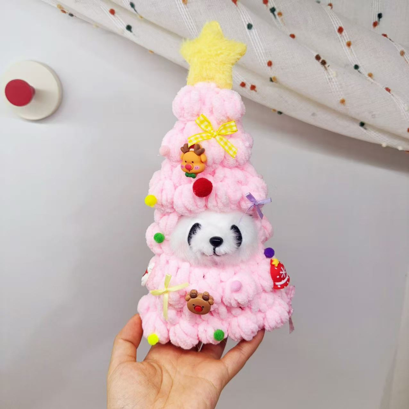 Karácsonyfadísz Panda plüss medál – Kézzel készített, Anyag: tej pamut, Karácsonyi stílus, Telefon zsinór, Testreszabható, Winter 2025 kiadás