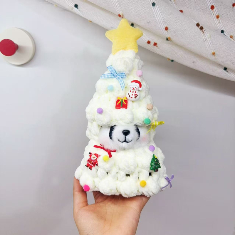 Karácsonyfadísz Panda plüss medál – Kézzel készített, Anyag: tej pamut, Karácsonyi stílus, Telefon zsinór, Testreszabható, Winter 2025 kiadás