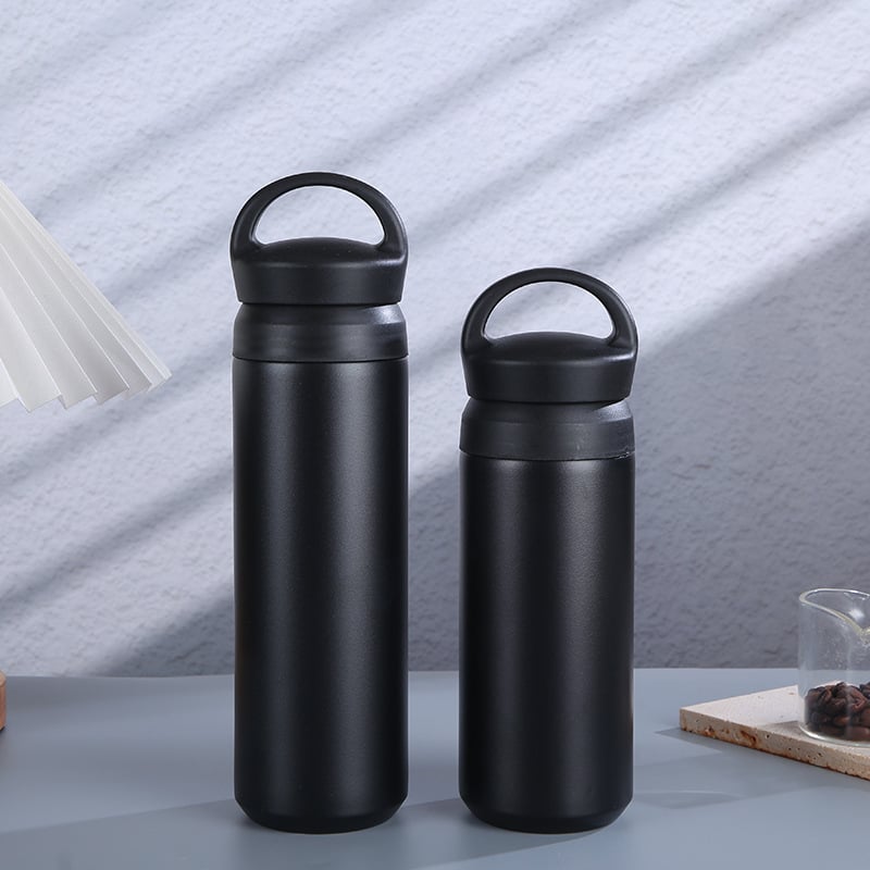 Harajuku stílusú termosz pohár belső 304 rozsdamentes acél, külső 201 rozsdamentes acél, 6-12 órás szigetelés, hordozó zsinór, hordozható