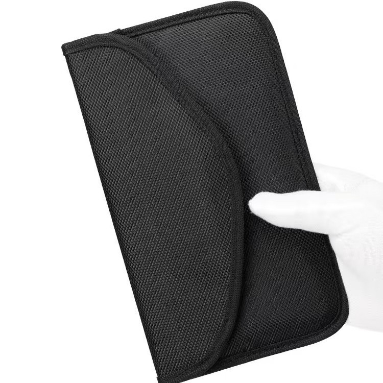 RFID szűrős mobiltelefon tok, Oxford vászon, fedő típusú nyitás, kártyatartó rekesz, ovális forma, szintetikus bőr belső