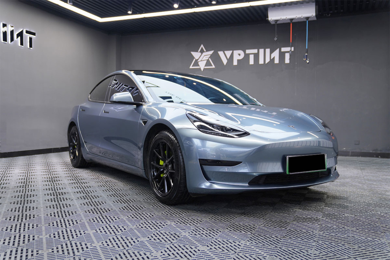 Film de schimbare a culorii pentru mașină – material PET, lățime 1,52 m, grosime 0,12–0,16 mm, acoperire pentru întreg vehicul, procesare personalizată