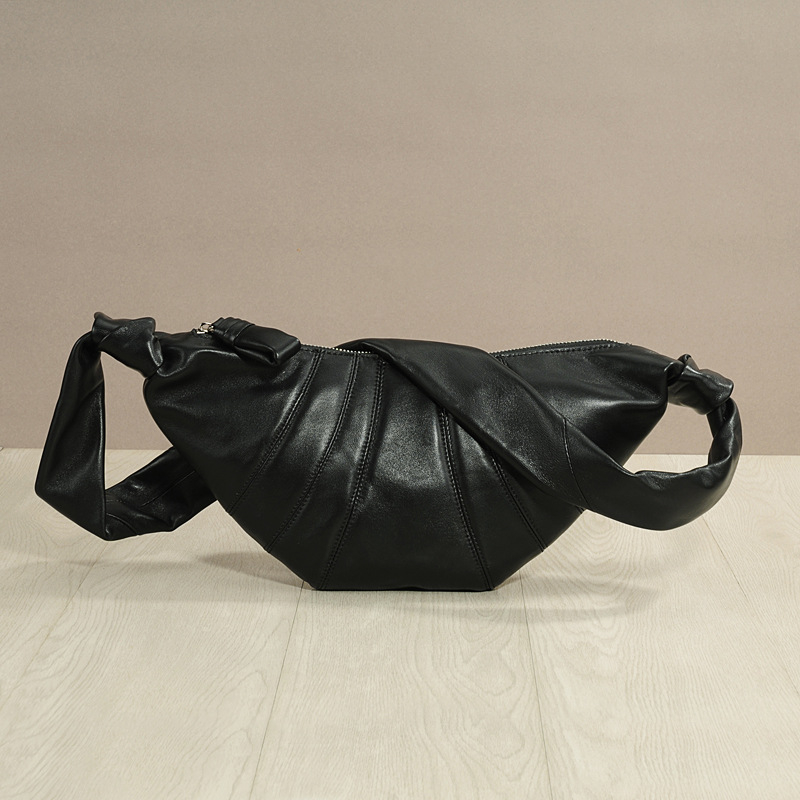 Унисекс чанта през рамо в стил кроасан, от кожа от горния слой с текстура овча кожа, цип за затваряне, подплата от плат