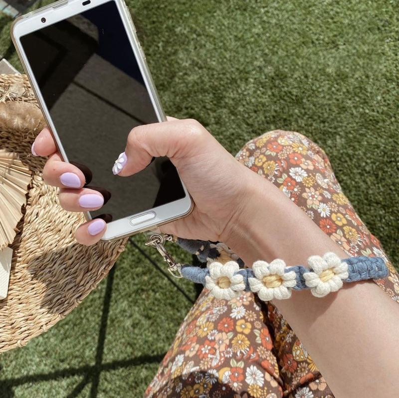 Lanyard za mobitel — ručno izrađeni pamukovo uže, privjesak Daisy, metalna kopča, unisex
