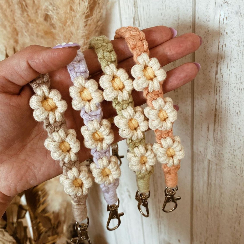 Lanyard za mobitel — ručno izrađeni pamukovo uže, privjesak Daisy, metalna kopča, unisex