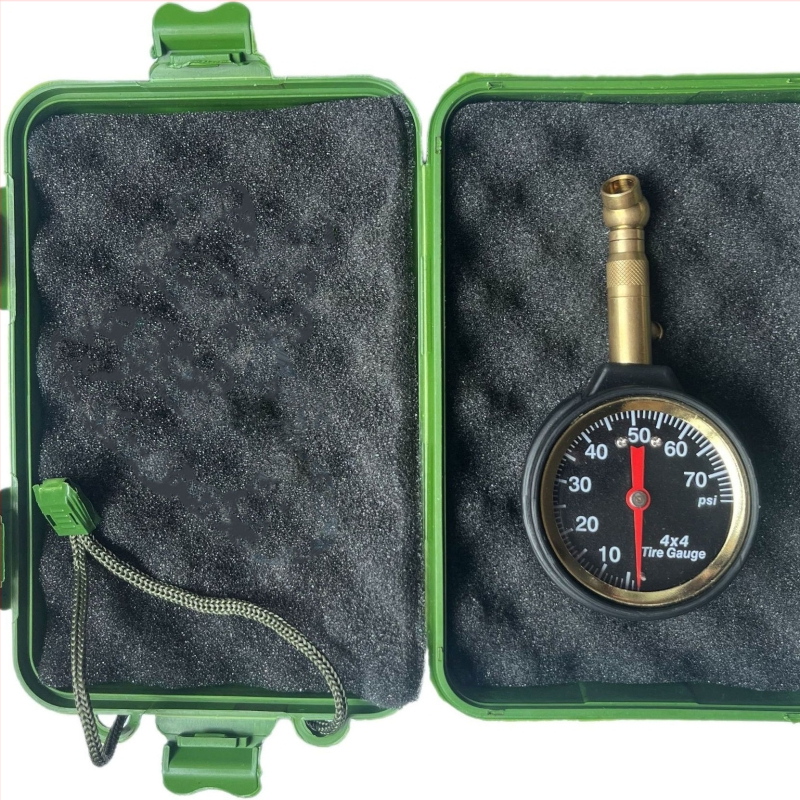 Digitálny tlakomer do auta s LCD displejom, meďový telo, rozsah 0–70 psi