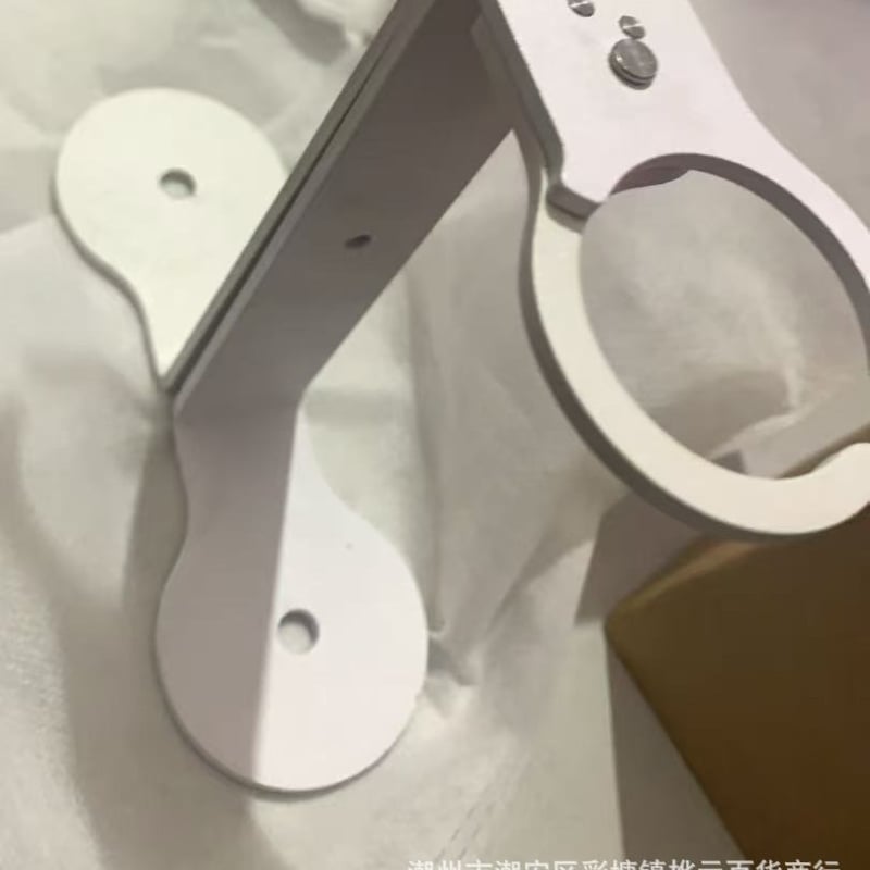 Държач за сапун-дозатор от неръждаема стомана 304, регулируема височина, стенен монтаж, подходящ за бутилки с помпова глава, фино полирана повърхност.