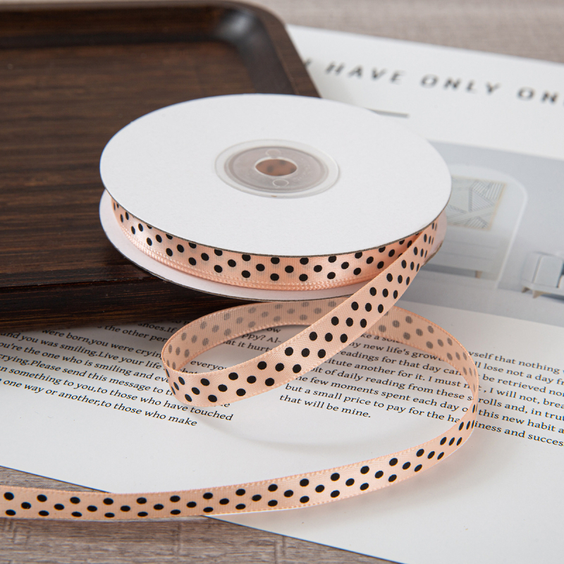 Polka taškų poliesterio juosta DIY lankams, plaukų aksesuarams ir dovanų įpakavimui – Medžiaga: poliesteris; Prekės kodas: Polka Dot Polyester Belt; Prekės ženklas: Jian Wu
