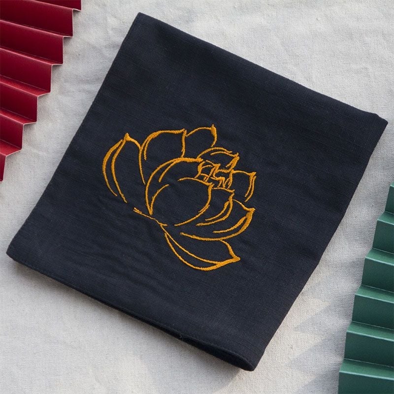 Pătrățel de buzunar din bumbac cu broderie de lotus, stil antic-retro, lansare primăvara 2025