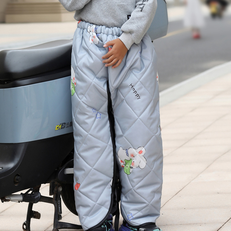 Ветровозащитно зимно наметало за електрически велосипеди, подплатено с флийс, водоустойчиво, покрива задната седалка. Марка: Zodisian • Налично на склад: Ready stock • Сезон: Есен 2025