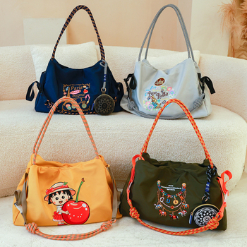 Tote torba – unisex stil, Oxford platno, horizontalno četvrtast oblik, zatvarač, unutarnji džepovi za telefon i dokumente.