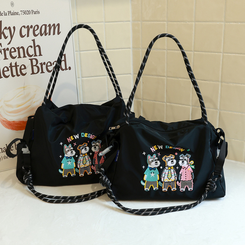 Tote torba – unisex stil, Oxford platno, horizontalno četvrtast oblik, zatvarač, unutarnji džepovi za telefon i dokumente.