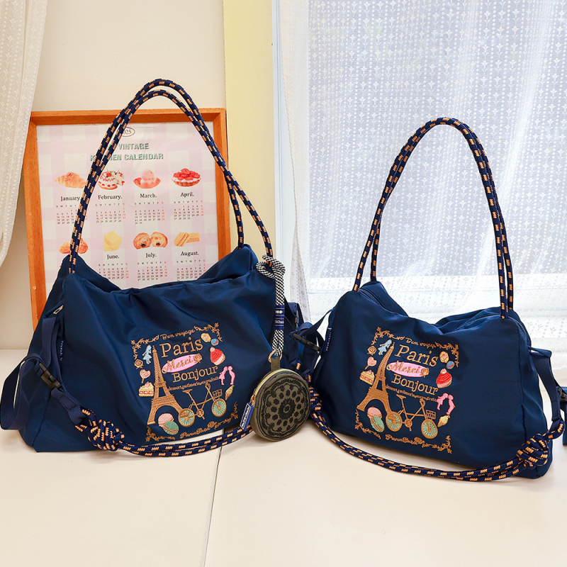 Tote torba – unisex stil, Oxford platno, horizontalno četvrtast oblik, zatvarač, unutarnji džepovi za telefon i dokumente.