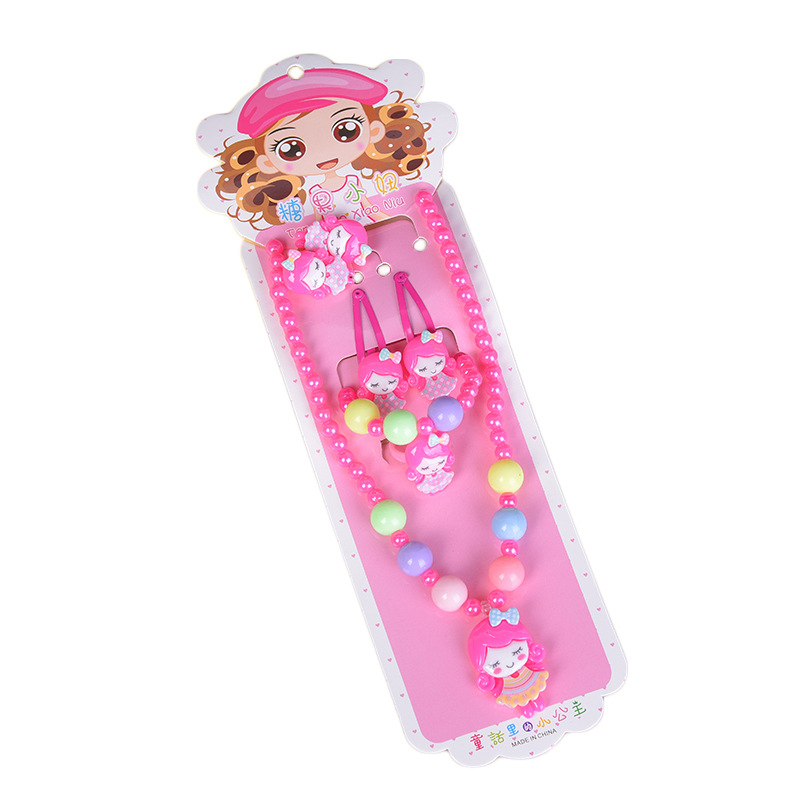 Vaikų juvelyrikos rinkinys – Animacinė princesė tema, dervos pakabukas, rutulinė grandinė 51–80 cm; Įtraukti žiedas, plaukų segtukas ir plaukų guma; Medžiagos: plastikas/derva