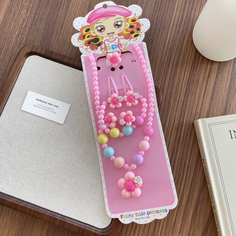 Vaikų juvelyrikos rinkinys – Animacinė princesė tema, dervos pakabukas, rutulinė grandinė 51–80 cm; Įtraukti žiedas, plaukų segtukas ir plaukų guma; Medžiagos: plastikas/derva