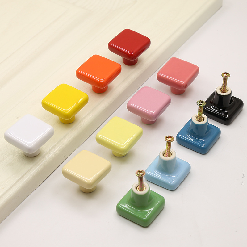 Κεραμική λαβή πόρτας ντουλάπας – τετράγωνο μοντέλο 1816, λαβή σε σχήμα καπακιού μπουκαλιού, υλικό κεραμικό-χαλκό, γλασαρισμένη επιφάνεια, μοντέρνο μινιμαλιστικό στυλ