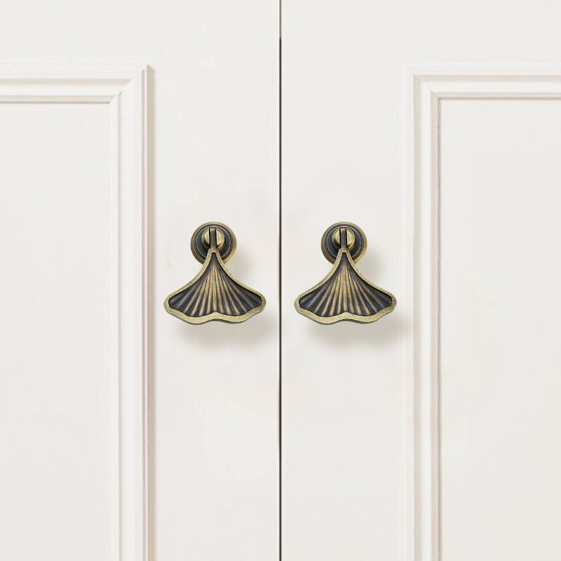 Úchytka na zásuvku/skriňu – mosadz, drôtovo ťahaný povrch, nový čínsky štýl, Model 1