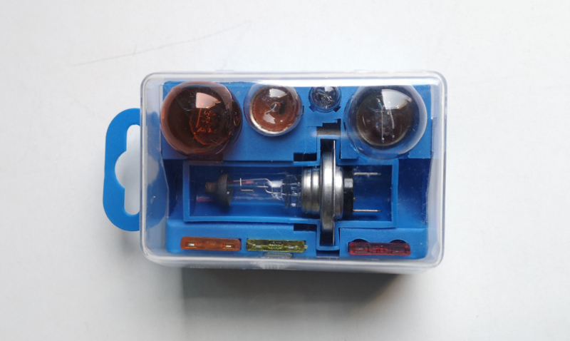 Комплект фарни крушки H1/H4/H7 за автомобили – 60W, 12V, 2000 lm, 3200K, модели 8/9/10/19/20/21/30