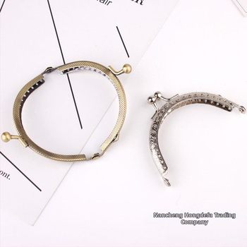 Metalinė pusmėnulio formos rankinės rėmas – DIY megztų rankinių priedai