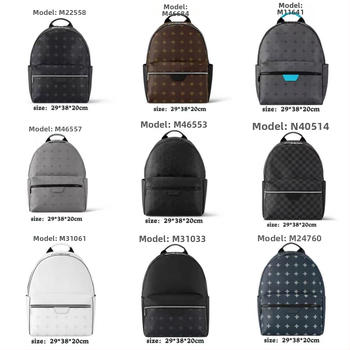 Unisex kelioninė kuprinė — atspari vandeniui PVC, talpa 20–35 L, suderinama su 16 colių nešiojamuoju, ergonomiškas nugaros panelis su fiziologine kreive, raštas: raidės