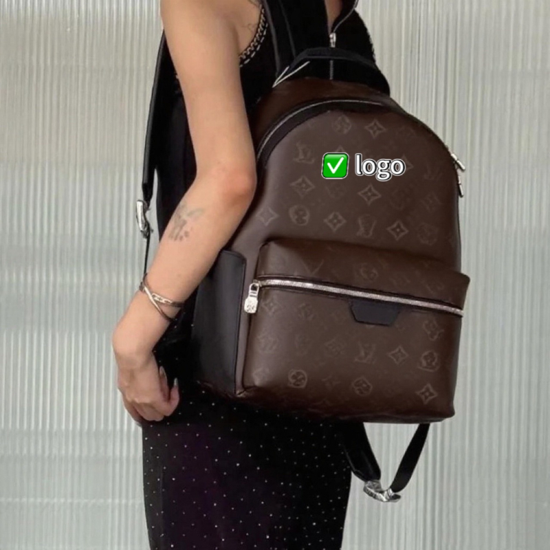 Unisex kelioninė kuprinė — atspari vandeniui PVC, talpa 20–35 L, suderinama su 16 colių nešiojamuoju, ergonomiškas nugaros panelis su fiziologine kreive, raštas: raidės