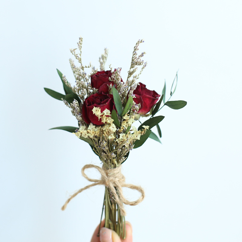 Мини букет от сушени цветя и вечни рози — Praise Village