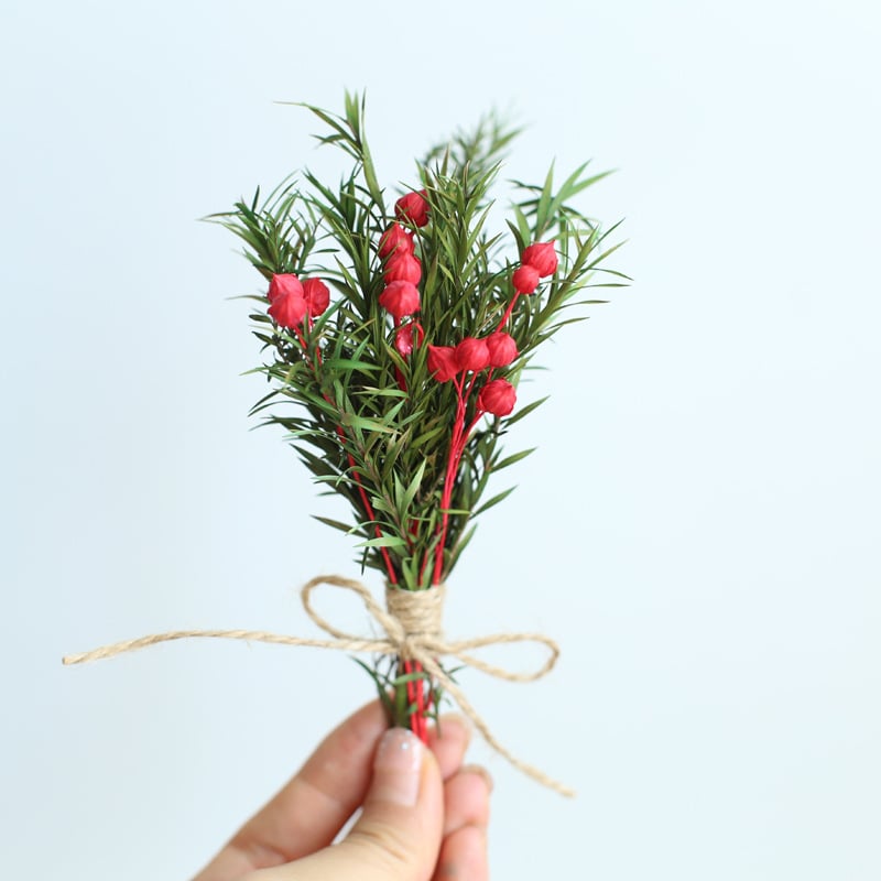 Мини букет от сушени цветя и вечни рози — Praise Village