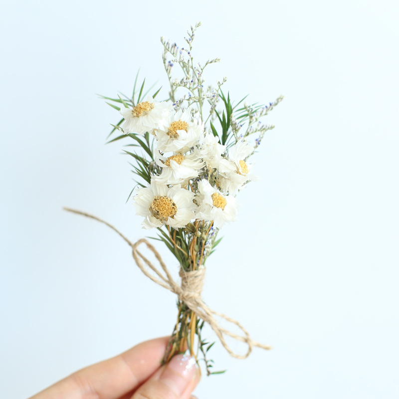 Мини букет от сушени цветя и вечни рози — Praise Village