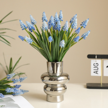 Hat csokor művirágok készlet: grape hyacinth és delphinium, műanyag anyag; esküvőre, otthoni dekorációhoz és fotórekvizitekt címekhez.