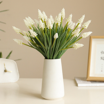 Hat csokor művirágok készlet: grape hyacinth és delphinium, műanyag anyag; esküvőre, otthoni dekorációhoz és fotórekvizitekt címekhez.