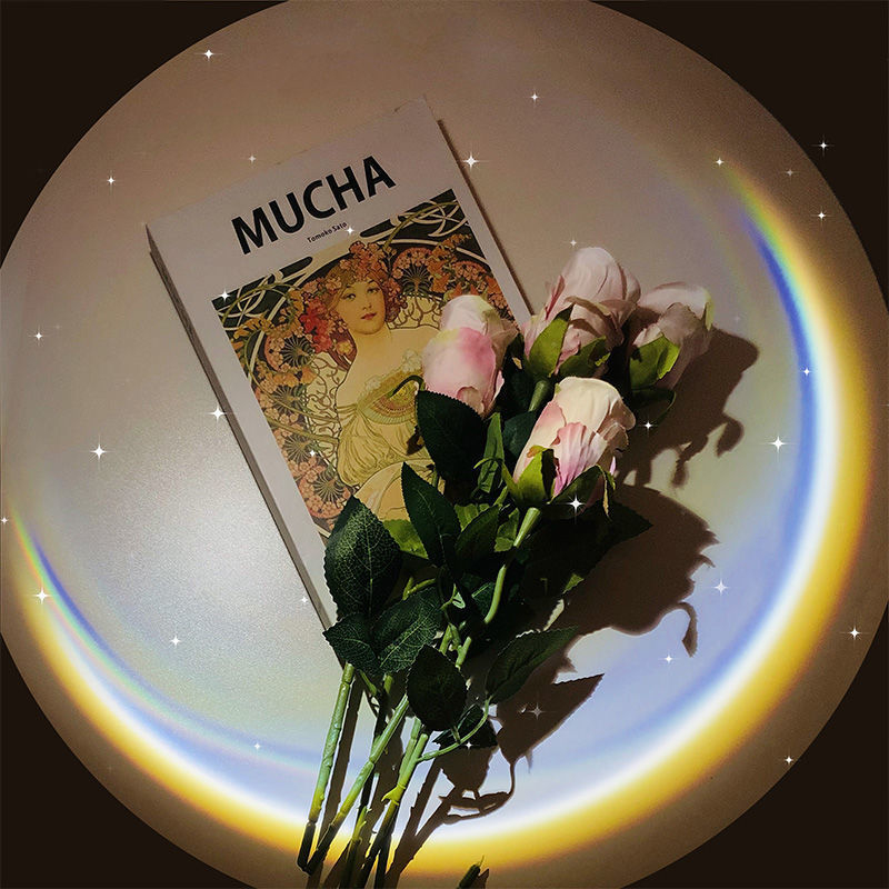 Robotu saulrieta lampiņa ar astronauta motīvu, papildgaismas spuldze fotografēšanai, iekšējais akumulators, galda uzstādīšana