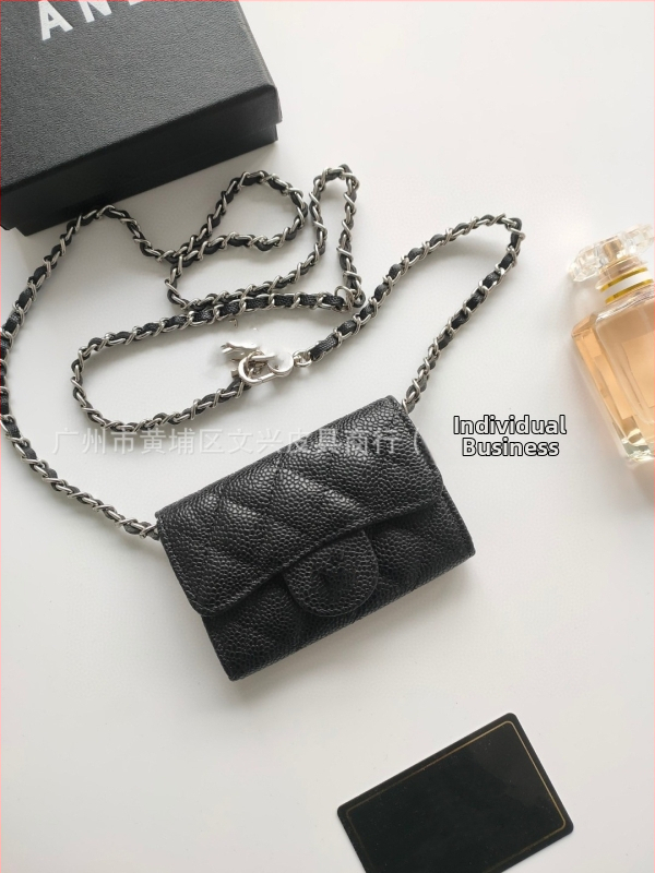 Uličný štýl, pravá koža, boxový tvar kabelky cez rameno s krytým otvorom a polyesterovou podšívkou