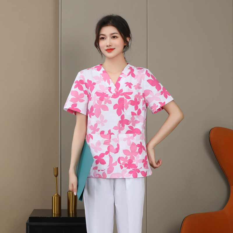 Uniformă florală de îngrijire medicală, set din două piese cu mâneci lungi, sacou cu decolteu în V și pantaloni cu șnur elastic, țesătură poliester-cotton, absorbție umidă, pentru spitale și clinici
