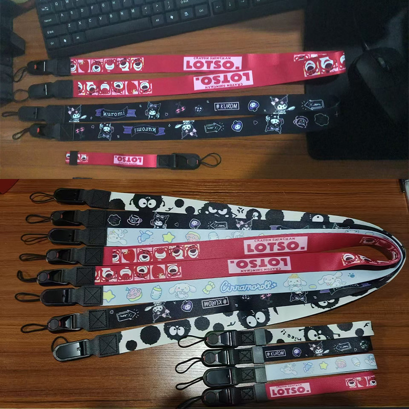 Kameras piederumu komplekts: rokas siksna, plecu siksna, objektīva vāciņš, karstā kurpju vāciņš (Modelis: Wrist strap, Shoulder strap, Lens cap, Hot shoe cap; Tirdzniecība uzsākta: 2025; Piegādes kategorija: Spot goods)