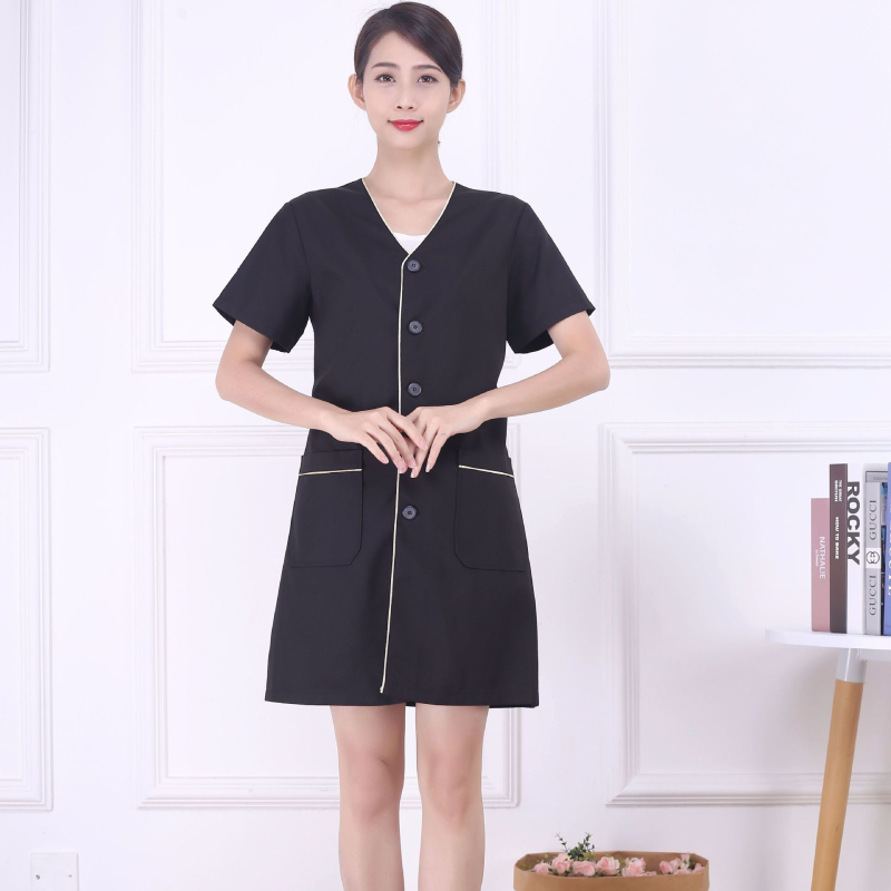 Uniszex koreai stílusú szépségszalon köntös, V-nyak, félhosszú ujjú, laza szabás, poliészter, olajálló és szennyeződésálló, bőrápolás és tetoválószalon számára