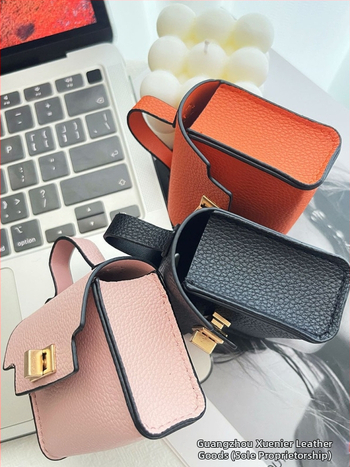 Nothing PU mini pakabinama rankinė – itin lengva, miesto paprastumas