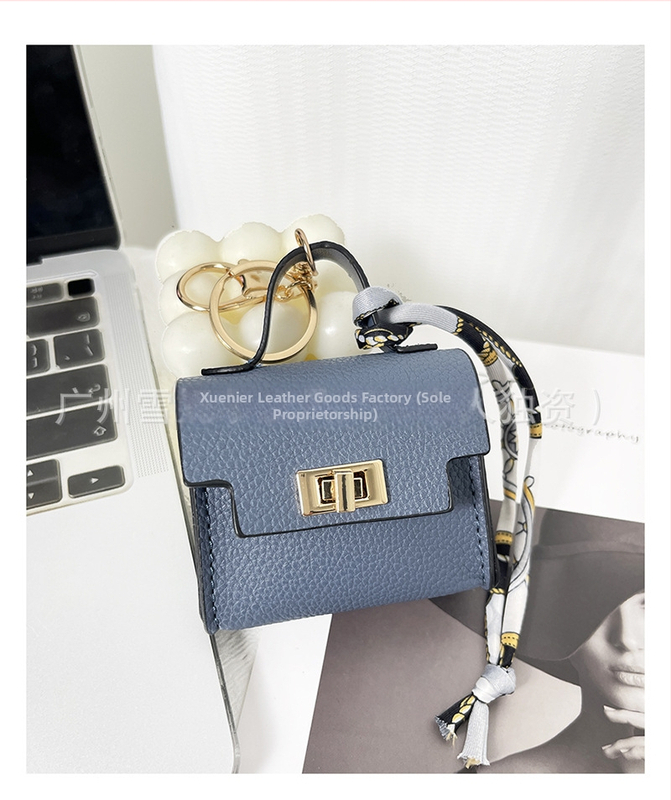 Nothing PU mini pakabinama rankinė – itin lengva, miesto paprastumas