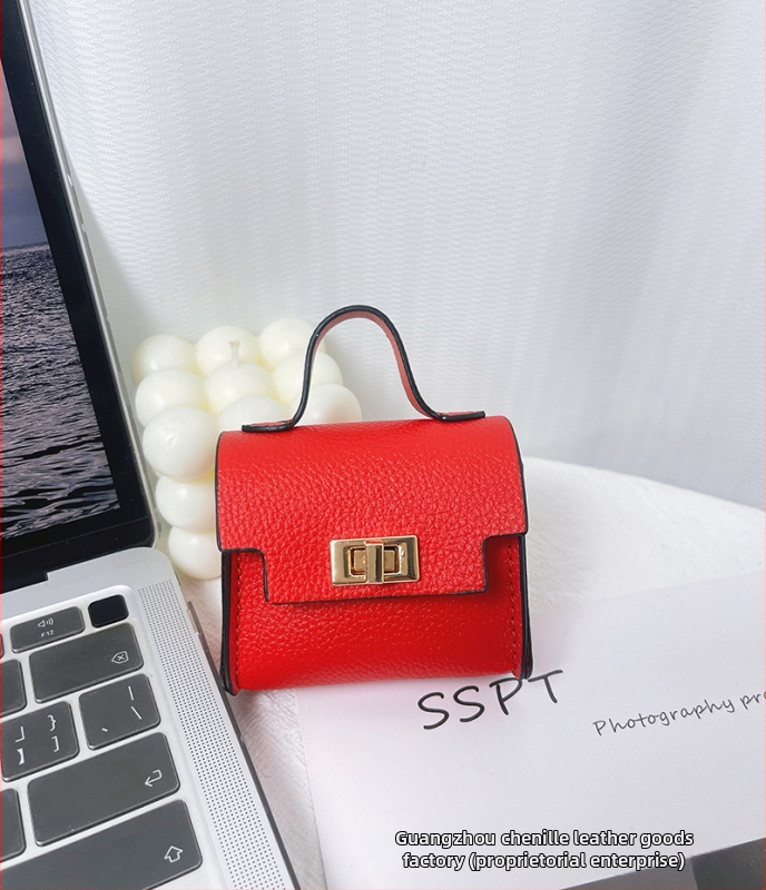 Nothing PU mini pakabinama rankinė – itin lengva, miesto paprastumas