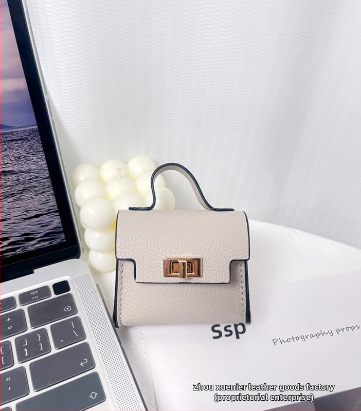 Nothing PU mini pakabinama rankinė – itin lengva, miesto paprastumas