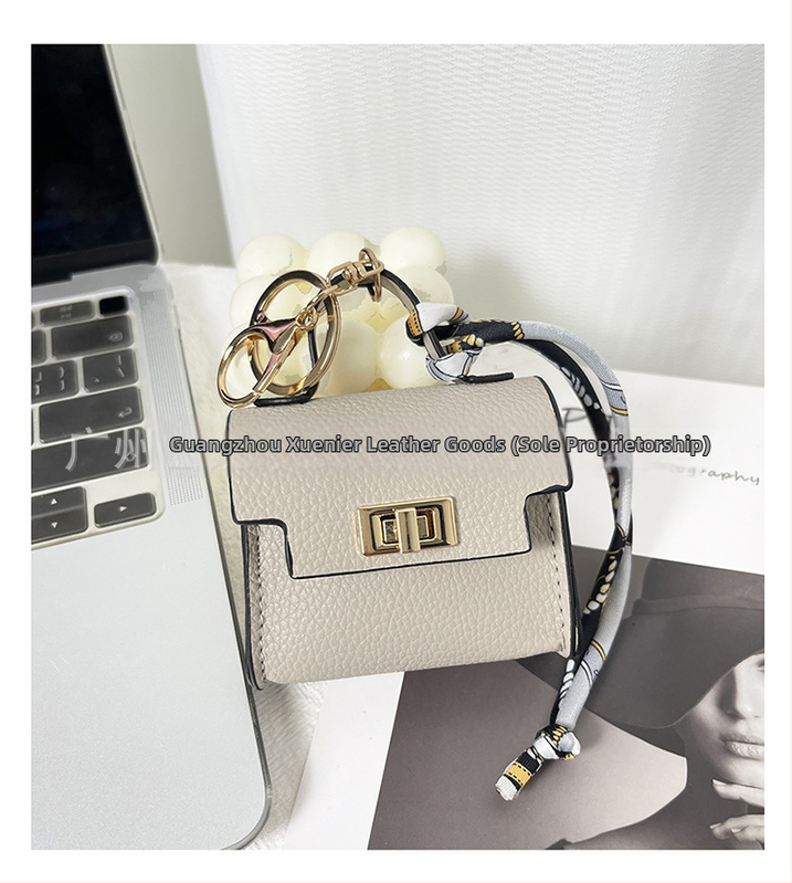 Nothing PU mini pakabinama rankinė – itin lengva, miesto paprastumas