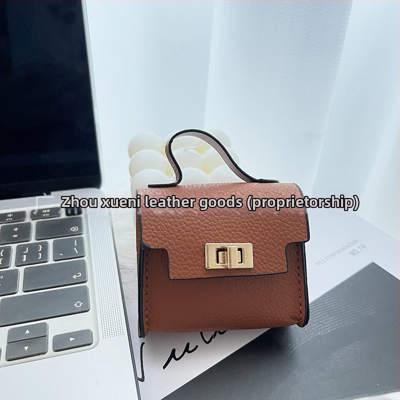 Nothing PU mini pakabinama rankinė – itin lengva, miesto paprastumas