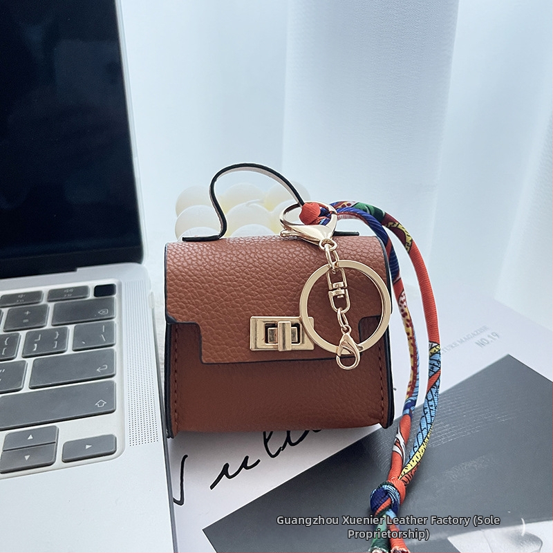 Nothing PU mini pakabinama rankinė – itin lengva, miesto paprastumas