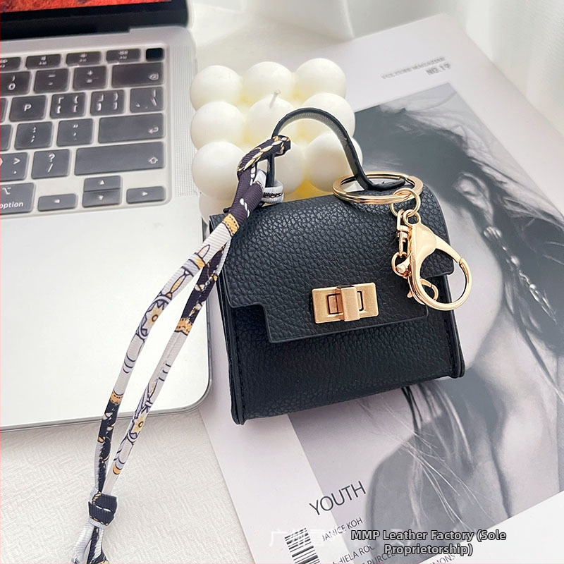 Nothing PU mini pakabinama rankinė – itin lengva, miesto paprastumas