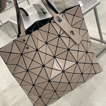 Taška Tote s geometrickým rhombovým quiltom, PVC, mestský jednoduchý štýl, horizontálny štvorcový tvar, vnútorné vrecká so zipsom, vrecko na telefón a ID, dvojité popruhy