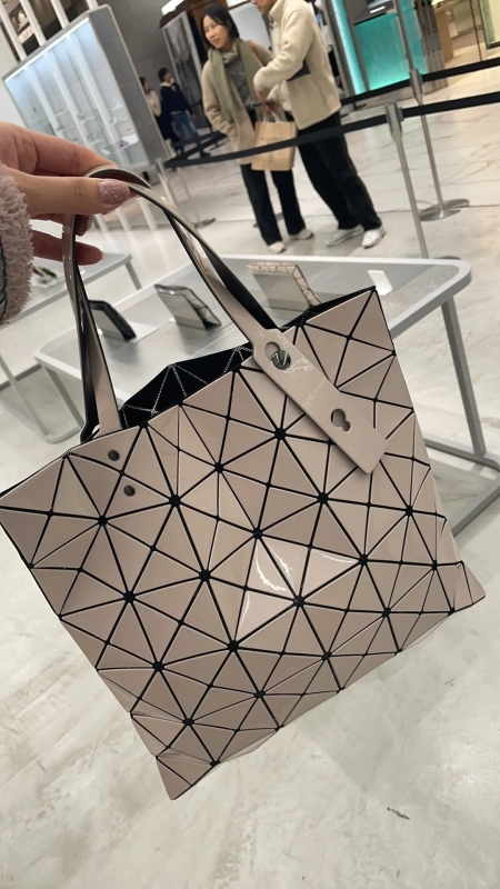 Taška Tote s geometrickým rhombovým quiltom, PVC, mestský jednoduchý štýl, horizontálny štvorcový tvar, vnútorné vrecká so zipsom, vrecko na telefón a ID, dvojité popruhy