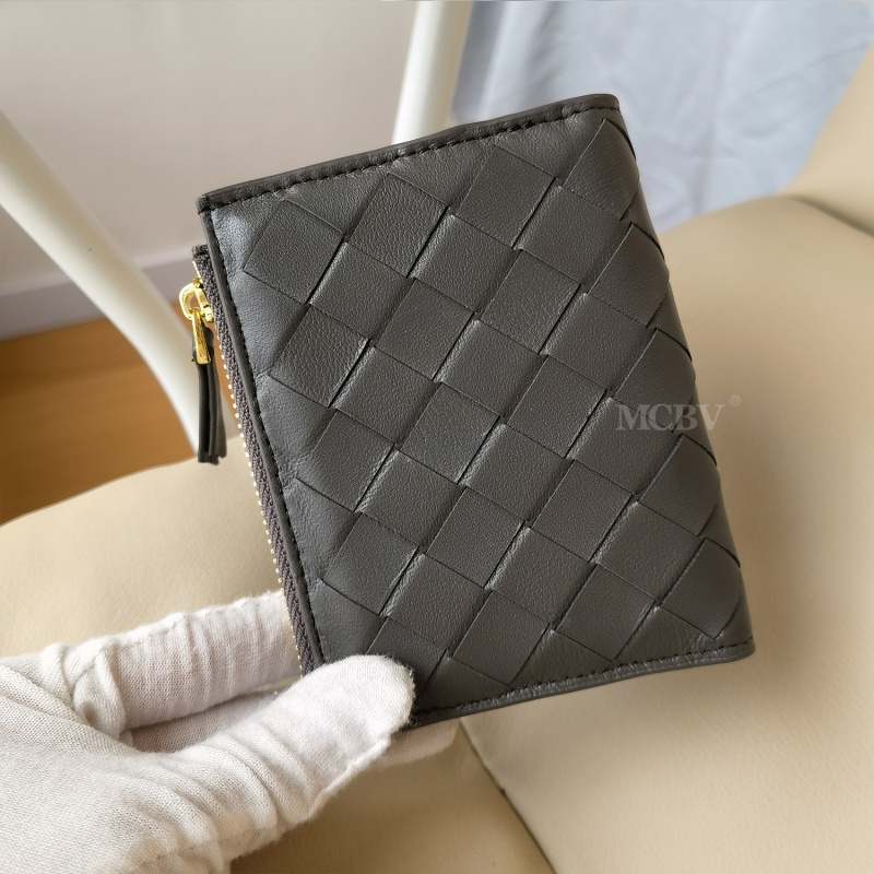 MCBV Δερμάτινο κοντό πορτοφόλι με υφαντό από προβατίνα, φερμουάρ, θήκη για κάρτες και κέρματα, αστικός μινιμαλισμός, μονόχρωμο σχέδιο